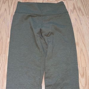 Aerie olive colored leggings mid to high rise. Size: XS
